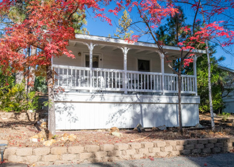 INN AT SUGAR PINE RANCH - Deluxe Cottage 2 Exterior View