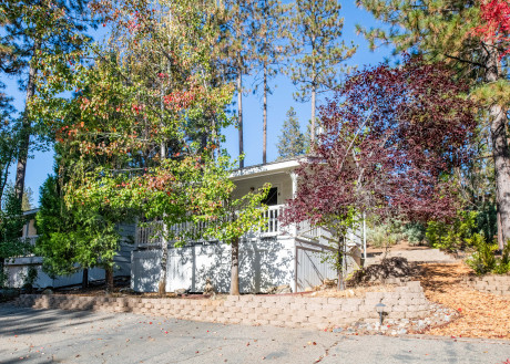 INN AT SUGAR PINE RANCH - Deluxe Cottage 3 Exterior View