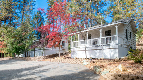 INN AT SUGAR PINE RANCH - Deluxe Cottage 4 Exterior View