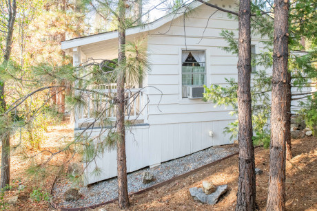 INN AT SUGAR PINE RANCH - Deluxe Cottage 4 Exterior View