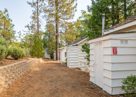 INN AT SUGAR PINE RANCH - Deluxe Cottage 5 Exterior View