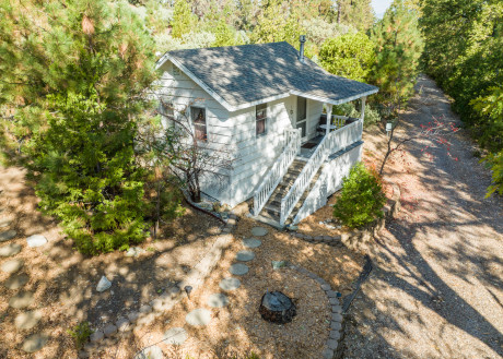 INN AT SUGAR PINE RANCH - Deluxe Cottage Exterior View