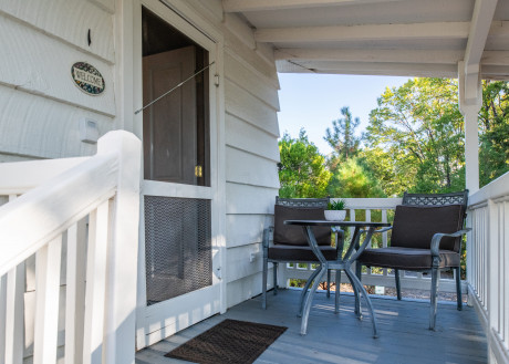 INN AT SUGAR PINE RANCH - Deluxe Cottage Private Patio